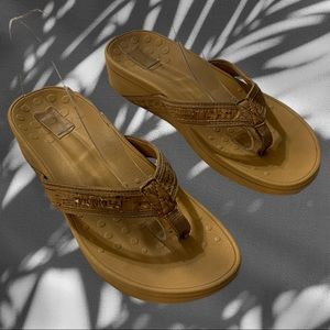 kelby toe post sandal vionic